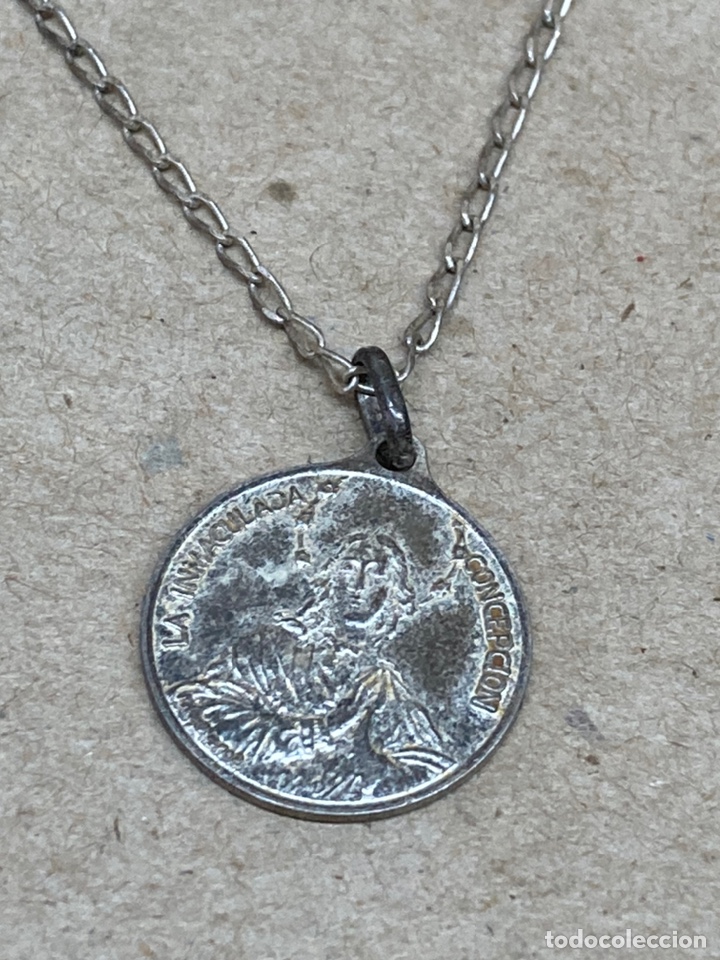 Antig&uuml;edades: Medalla y cadena de plata religiosa - Foto 2