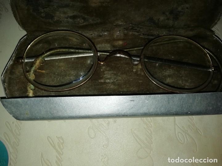Antig&uuml;edades: Muy antiguas Gafas tipo quevedo con estuche metalico