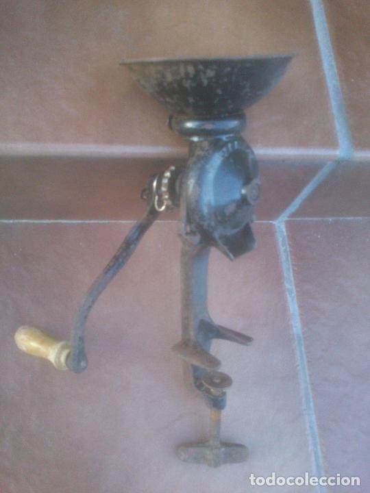 Antiguidades: MOLINILLO DE CAF&Eacute; PARA FIJAR A LA MESA MARCA ELMA.