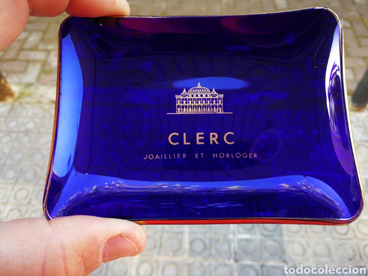 Oggetti Antichi: PEQUE&Ntilde;A BANDEJITA JOAILLIER ET HORLOGER CLERC, (JOYER&Iacute;A Y RELOJER&Iacute;A) EN CRISTAL AZUL. 11'5X8'5CM.