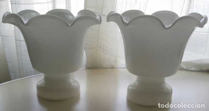 Antig&uuml;edades: TULIPAS DE OPALINA BLANCA - Foto 1