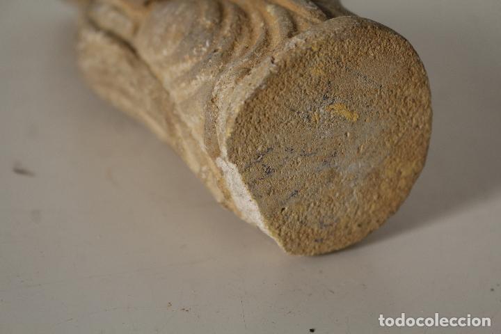 Antig&uuml;edades: figura de piedra rey con espada - Foto 2