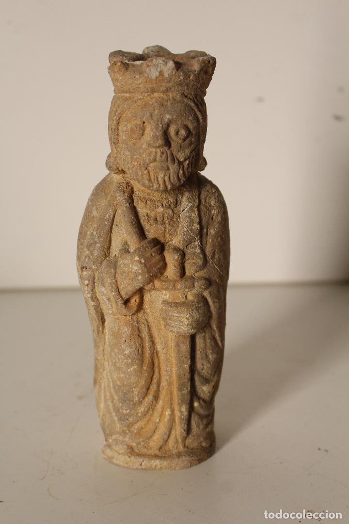 Antig&uuml;edades: figura de piedra rey con espada - Foto 5