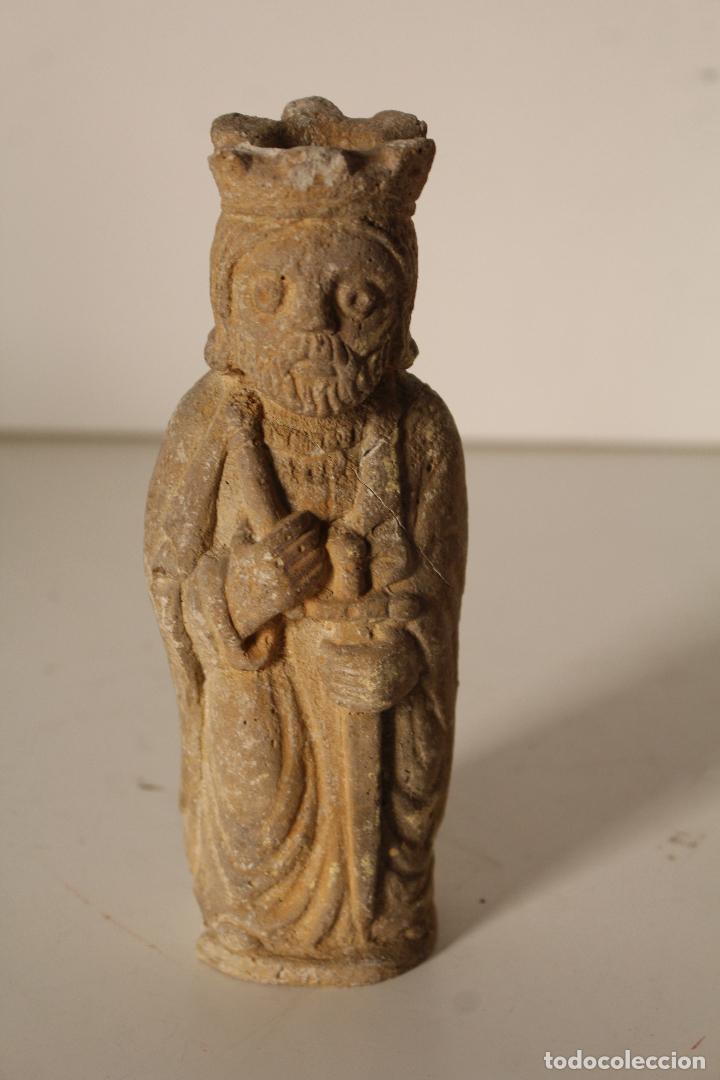 Antig&uuml;edades: figura de piedra rey con espada - Foto 1