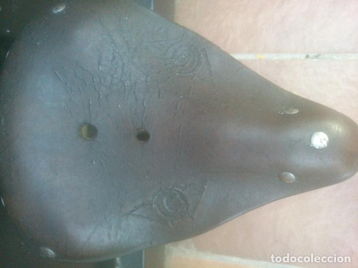 Antig&uuml;edades: ANTIGUO SILLIN DE CUERO DE BICICLETA GES EIBAR - Foto 1
