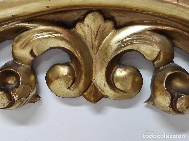 Antigüedades: Bonito Espejo Antiguo - Cornucopia en Madera Tallada y Dorada en Pan de Oro - Foto 17 - 262525340