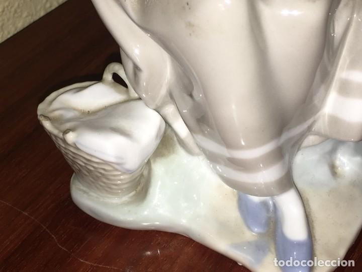 Antig&uuml;edades: FIGURA DE LLADRO MUJER SENTADA CON CESTA - Foto 3