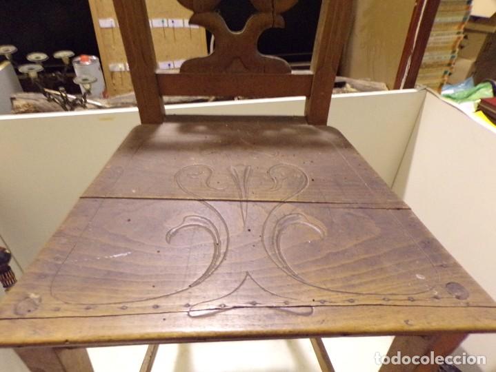 Antigüedades: bonita y decorativa silla para piano o musica con talla de madera - Foto 2 - 262698875