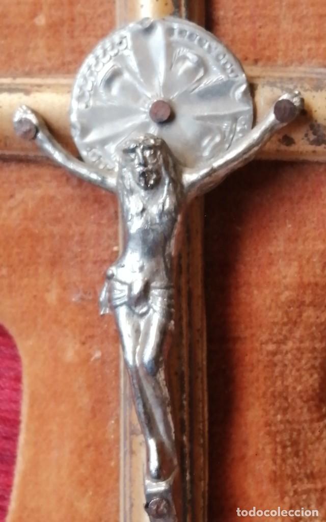 Antig&uuml;edades: CRUCIFIJO BENDITERA ANTIGUO - Foto 2