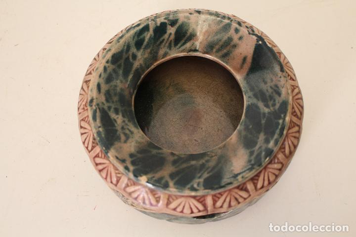 Antig&uuml;edades: escupidera manises - Foto 2