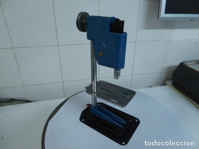 Antig&uuml;edades: Maquina de vapor, accesorio, Taladro columna