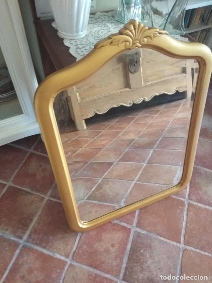 Antig&uuml;edades: Espejo de madera y cristal biselado - Foto 1