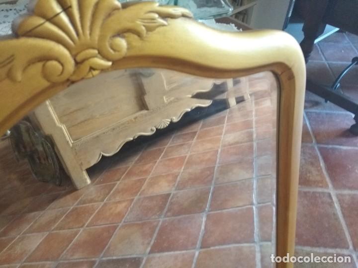 Antig&uuml;edades: Espejo de madera y cristal biselado - Foto 2
