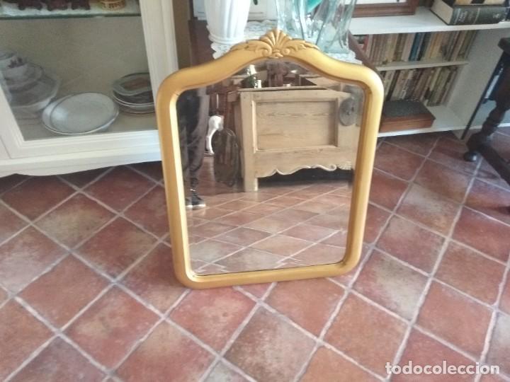 Antig&uuml;edades: Espejo de madera y cristal biselado - Foto 3