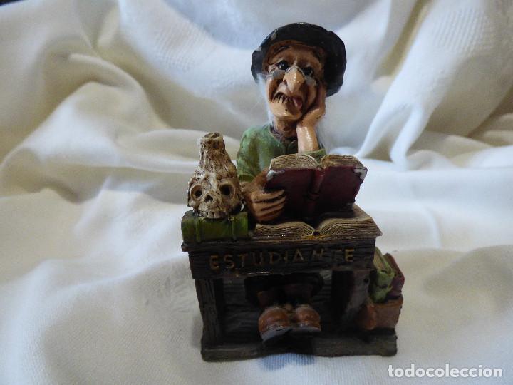Antig&uuml;edades: Brujita de resina. - Foto 1