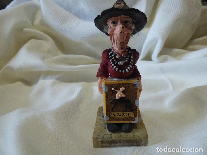 Antig&uuml;edades: Brujita de resina - Foto 1