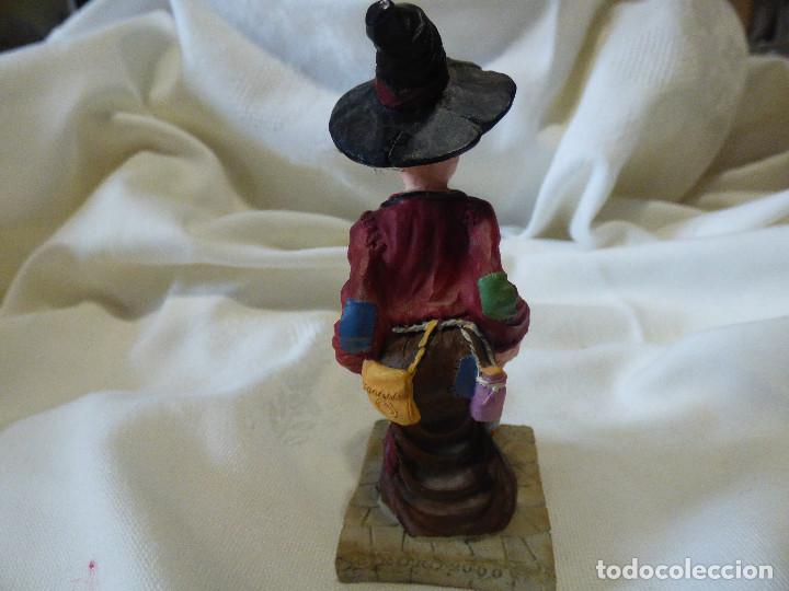 Antig&uuml;edades: Brujita de resina - Foto 3