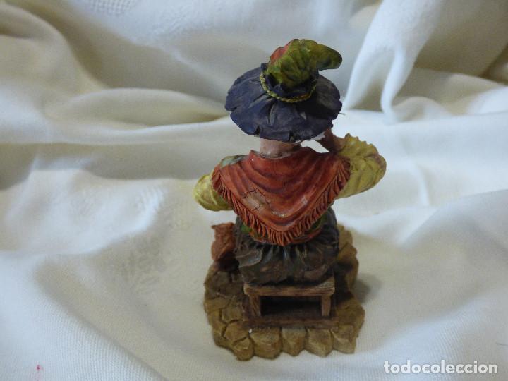 Antig&uuml;edades: Brujita de resina - Foto 3