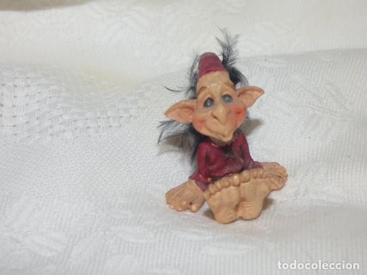 Antig&uuml;edades: Duendecillo de resina. - Foto 1