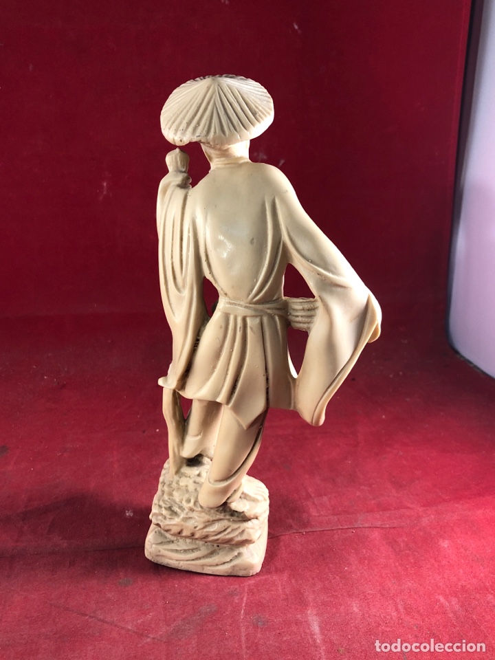 Antig&uuml;edades: Figura de resina oriental - Foto 3