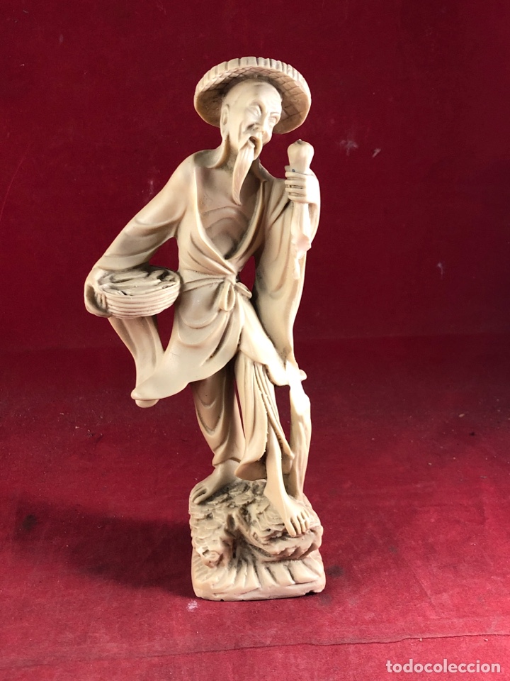 Antig&uuml;edades: Figura de resina oriental - Foto 1