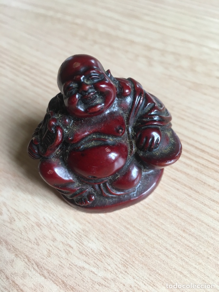 Antig&uuml;edades: Figura buda de resina lacada 4,5cm altura