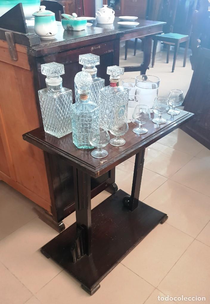Antig&uuml;edades: Mesa Auxiliar Modernista - Foto 2