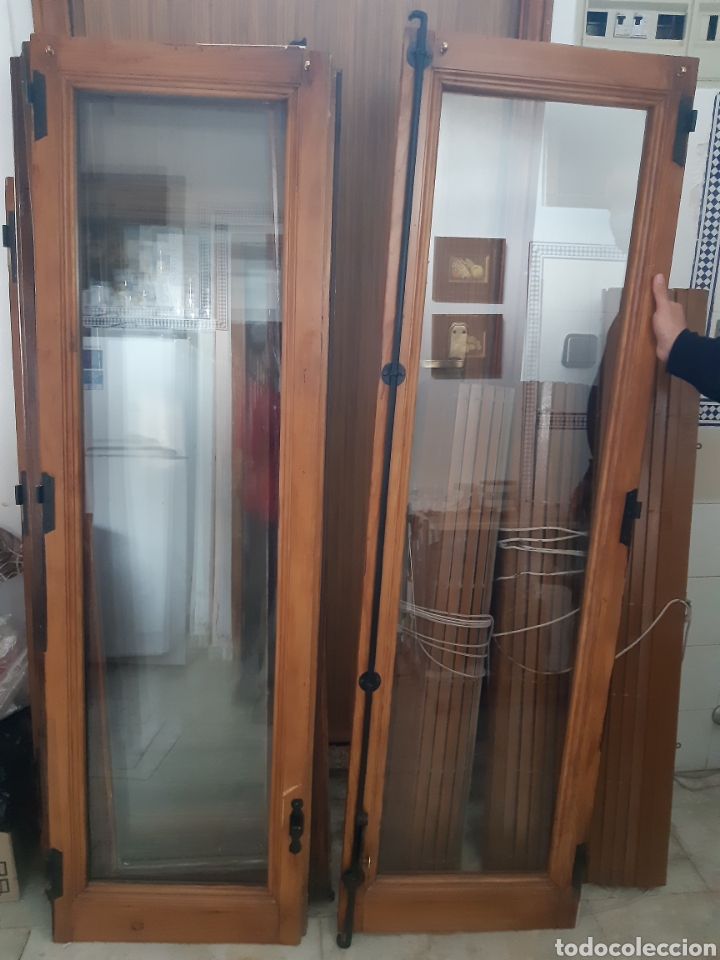 Antig&uuml;edades: Pareja de hojas de ventana madera - Foto 1