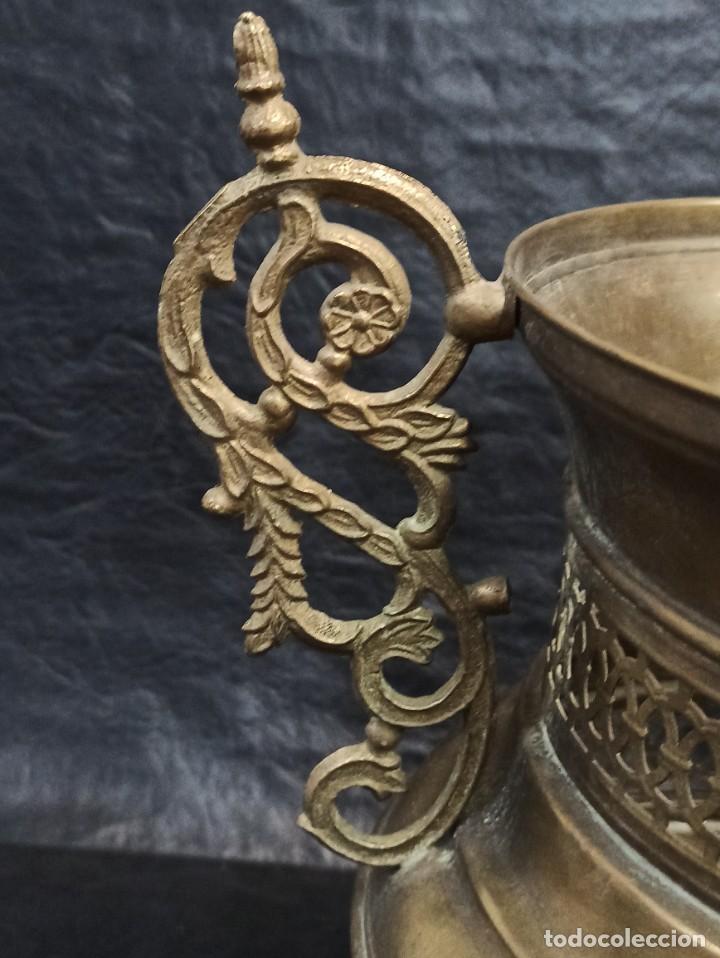 Antig&uuml;edades: Decorativo recipiente en lat&oacute;n. PD - Foto 2