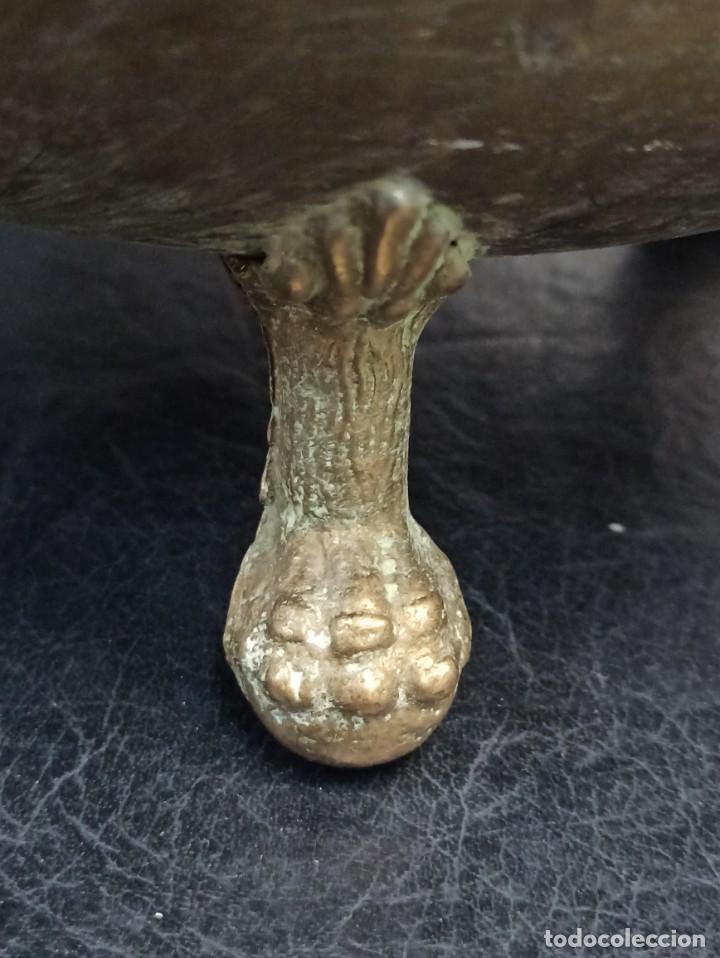 Antig&uuml;edades: Decorativo recipiente en lat&oacute;n. PD - Foto 4