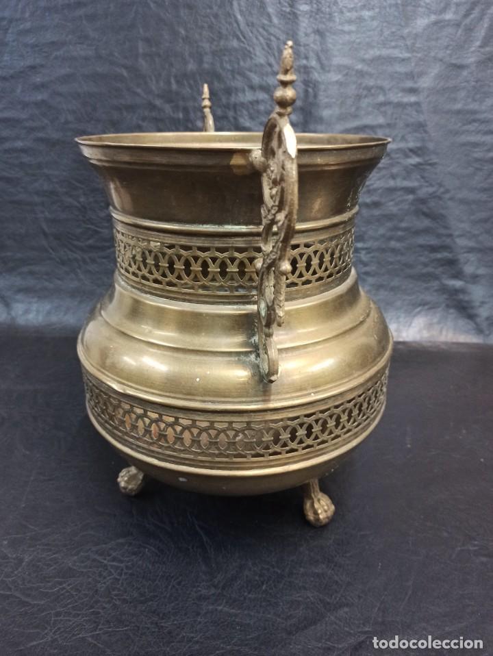 Antig&uuml;edades: Decorativo recipiente en lat&oacute;n. PD - Foto 6