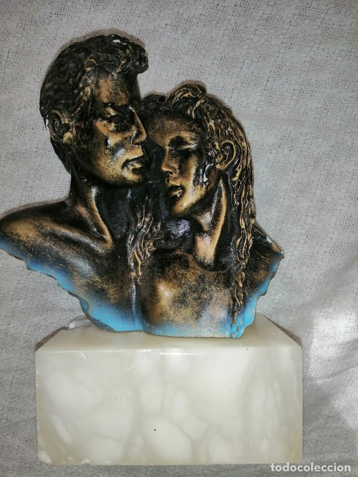 Antig&uuml;edades: Figura pareja con pie de m&aacute;rmol - Foto 6