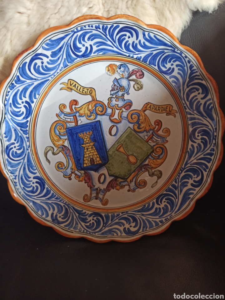 Antig&uuml;edades: gran plato de Talavera Timoneda - Foto 1