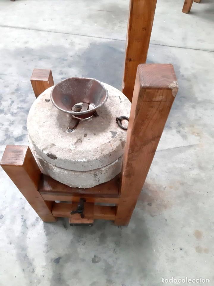 Antig&uuml;edades: MOLINO DE PIEDRA EN ESTRUCTURA DE MADERA - Foto 2