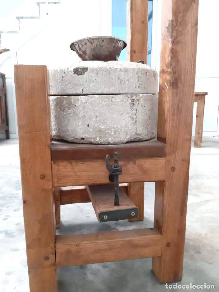 Antig&uuml;edades: MOLINO DE PIEDRA EN ESTRUCTURA DE MADERA - Foto 3