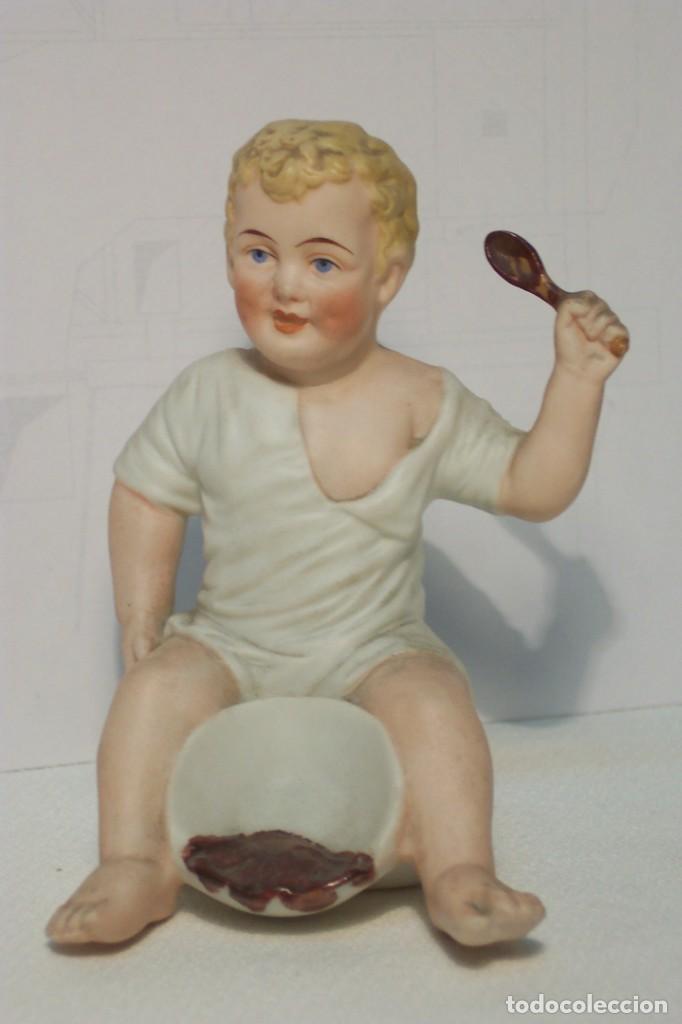 Antig&uuml;edades: NI&Ntilde;O CHOCOLATERO EN PORCELANA BISCUIT - Foto 1