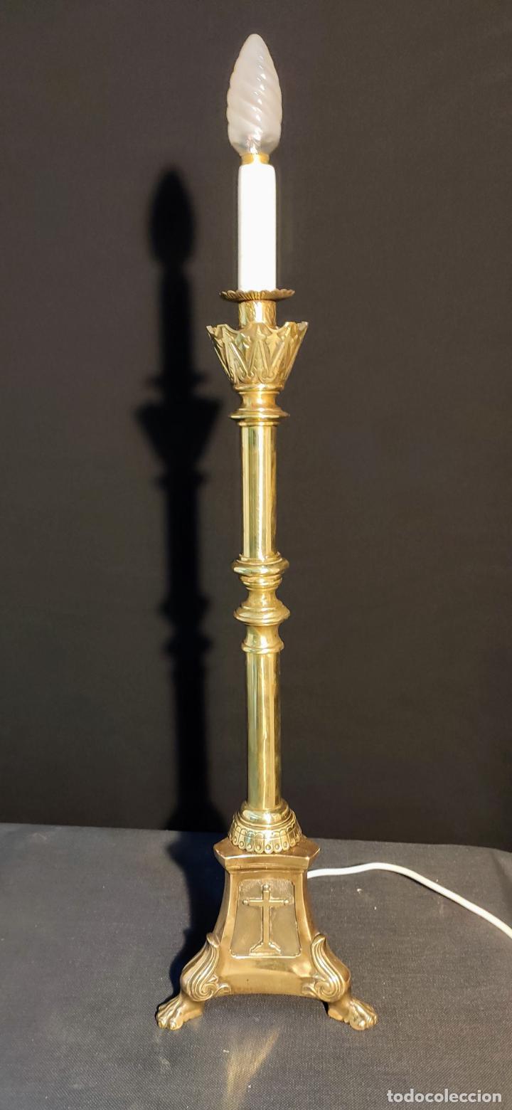 Antig&uuml;edades: EXCELENTE CANDELABRO DE BRONCE DE IGLESIA, ELECTRIFICADO - Foto 3