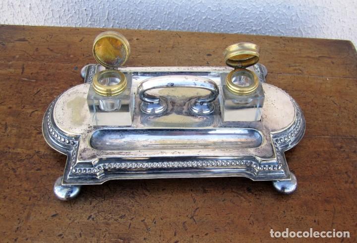 Antig&uuml;edades: Escribania de alpaca plateada, con 2 tinteros - Foto 1