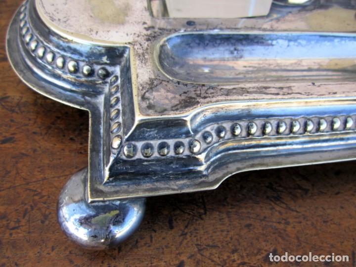 Antig&uuml;edades: Escribania de alpaca plateada, con 2 tinteros - Foto 4