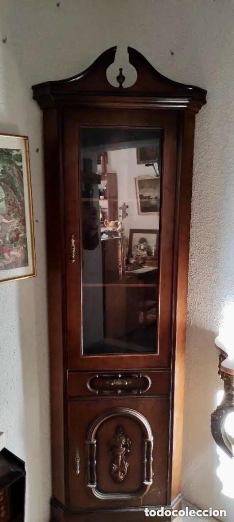Antig&uuml;edades: MUEBLE VITRINA RINCONERA DE PI&Eacute; - Foto 1