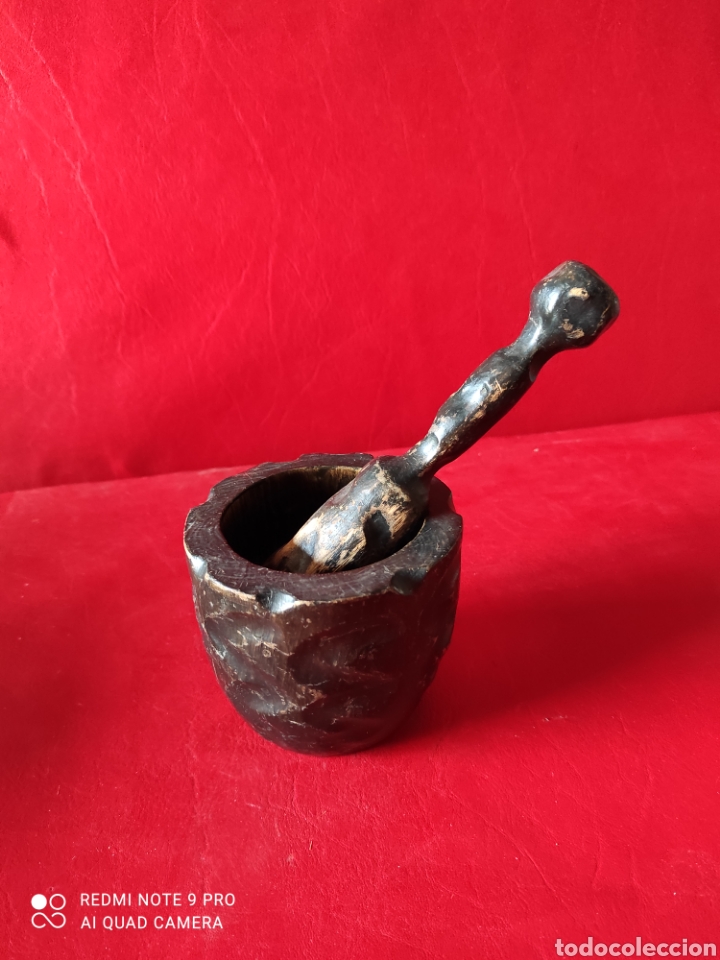 Antig&uuml;edades: Antiguo mortero de madera con Mano - Foto 1
