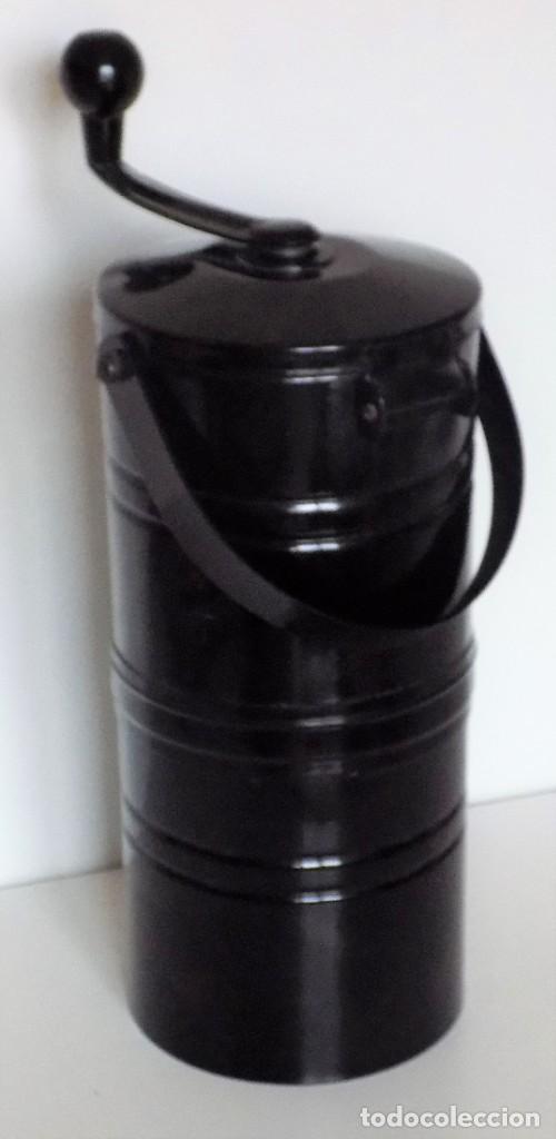 Antig&uuml;edades: EXCEPCIONAL GRAN MOLINILLO MILITAR DE CAF&Eacute; MARCA TRESPADE. ITALIA. 1946/1965