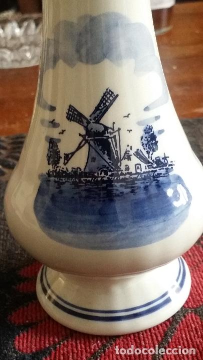 Antig&uuml;edades: PEQUE&Ntilde;O JARRON DE CER&Agrave;MICA PINTADO A MANO NUMERADO Y FIRMADO, HOLANDA