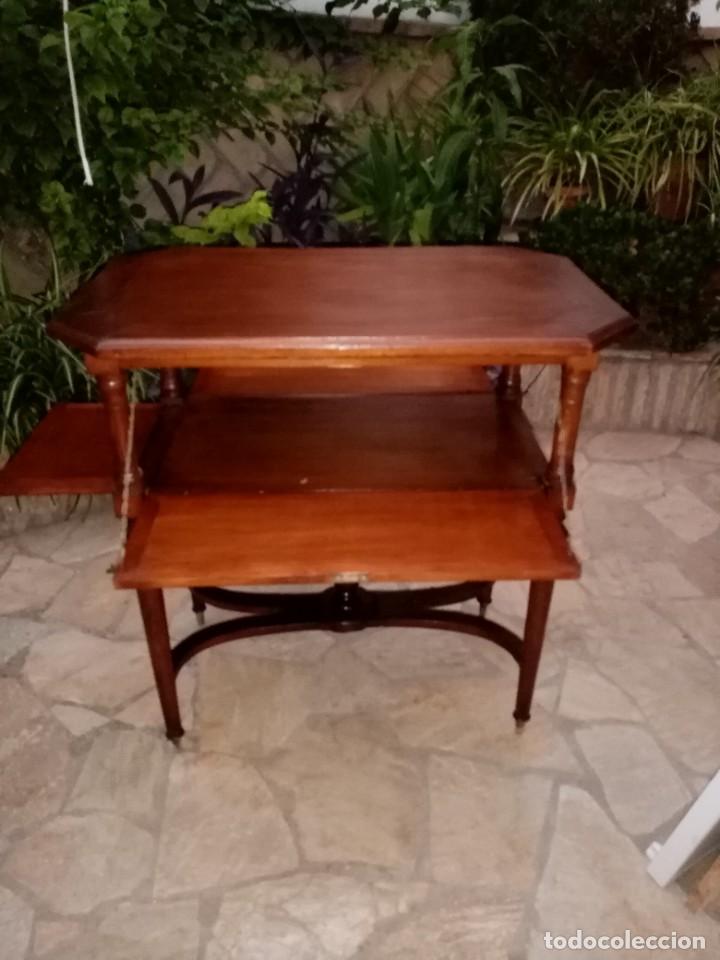 Antig&uuml;edades: MESA VELADOR CON ALAS - Foto 2