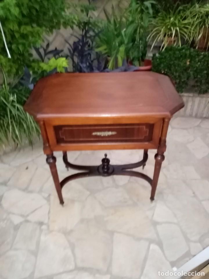 Antig&uuml;edades: MESA VELADOR CON ALAS - Foto 3