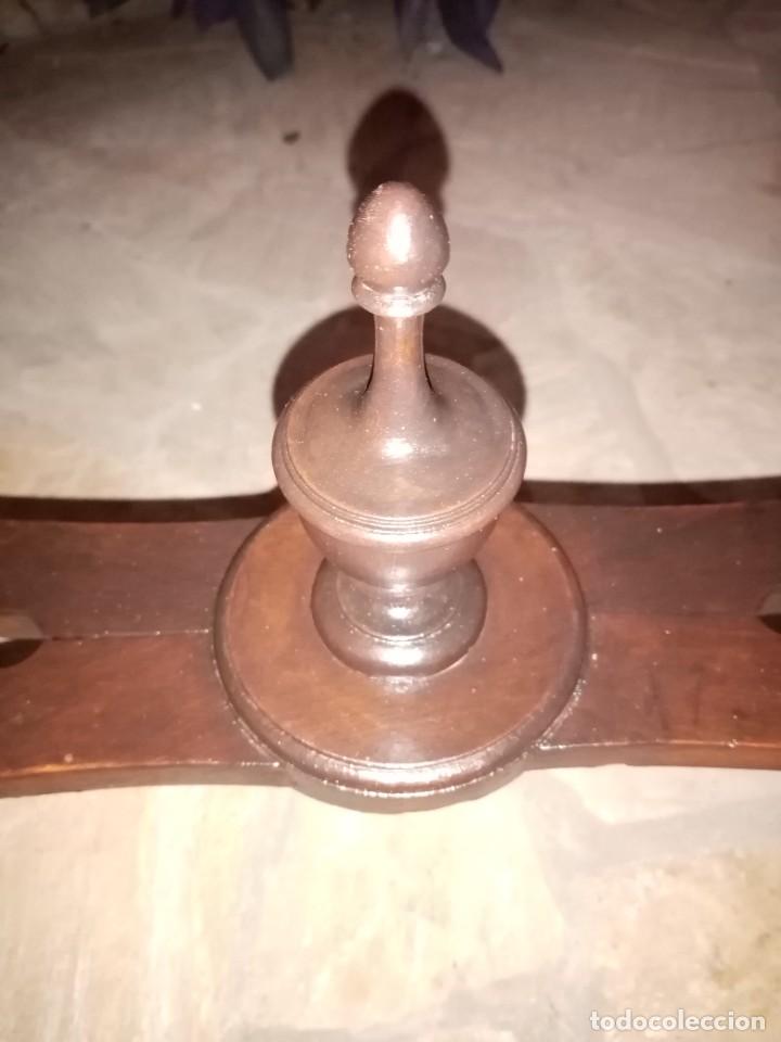 Antig&uuml;edades: MESA VELADOR CON ALAS - Foto 9