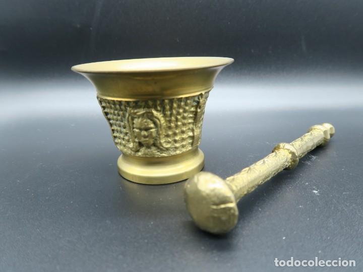Antig&uuml;edades: ALMIDEZ DE BRONCE - LATON CON MANO 8X5.5 CM - Foto 2