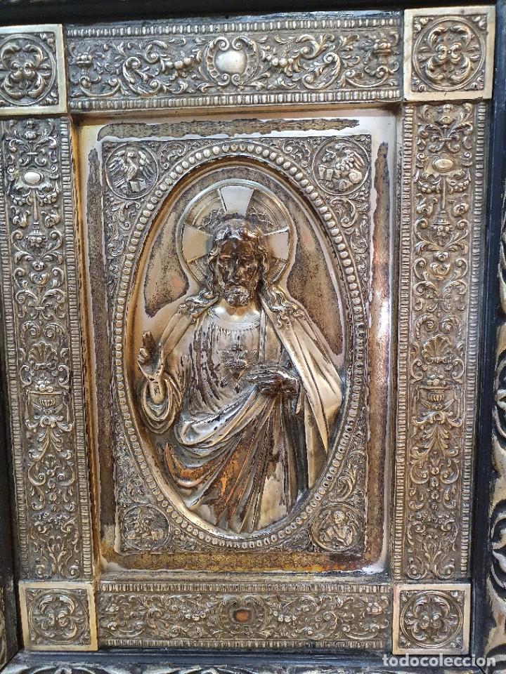 Antig&uuml;edades: -CUADRO SAGRADO CORAZON RELIEVE - Foto 2