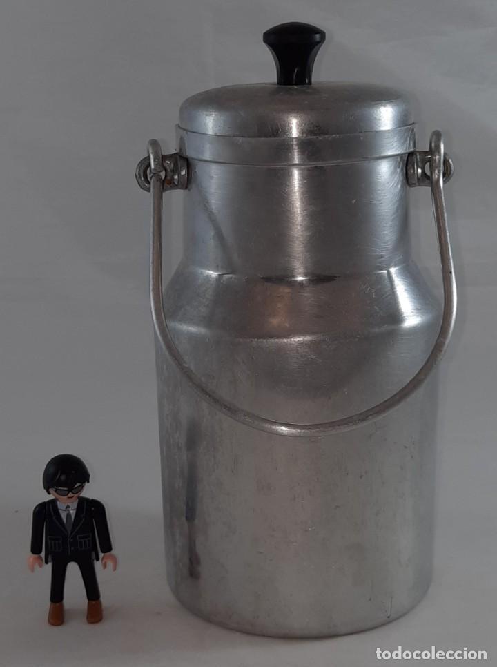 Antig&uuml;edades: LECHERA DE MANO DE ALUMINIO - Foto 1