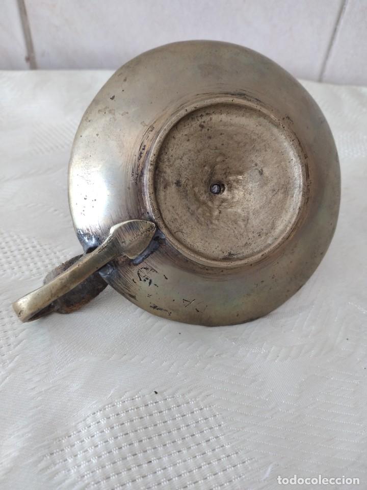 Antig&uuml;edades: Preciosa palmatoria de bronce. - Foto 6